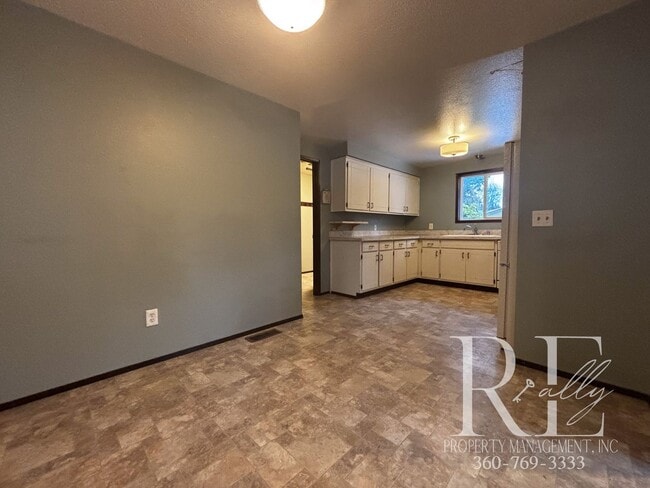 Building Photo - Cozy 3-Bedroom Home in Desirable Poulsbo Neighborhood