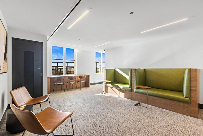 Building Photo - 1000 Maxwell Ln