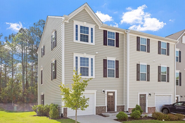 Building Photo - 915 Romeria Dr