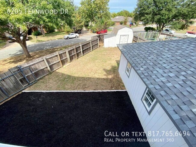 Building Photo - 6205 Fernwood Dr