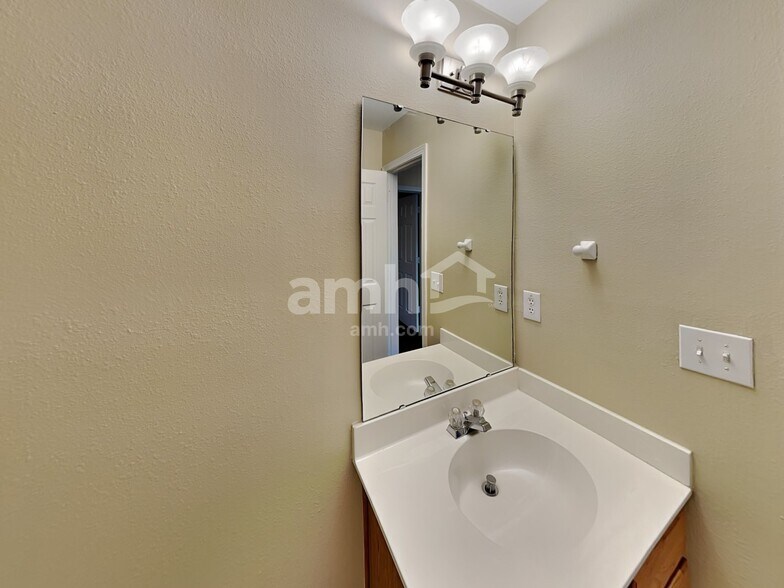 Building Photo - 1836 Meadow Crossing Dr