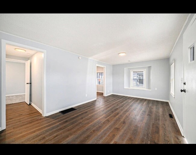 Building Photo - 405 Newton St