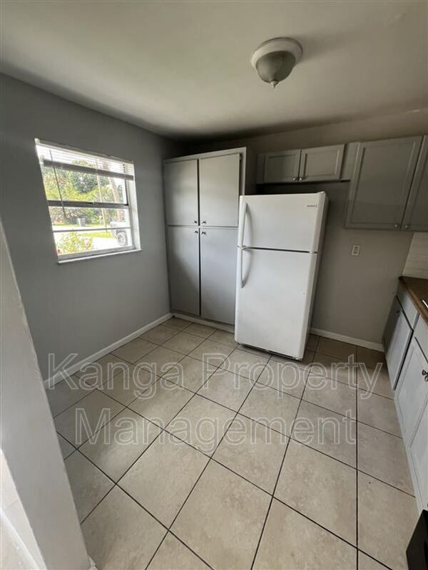 Building Photo - 3206 Louisiana Ave