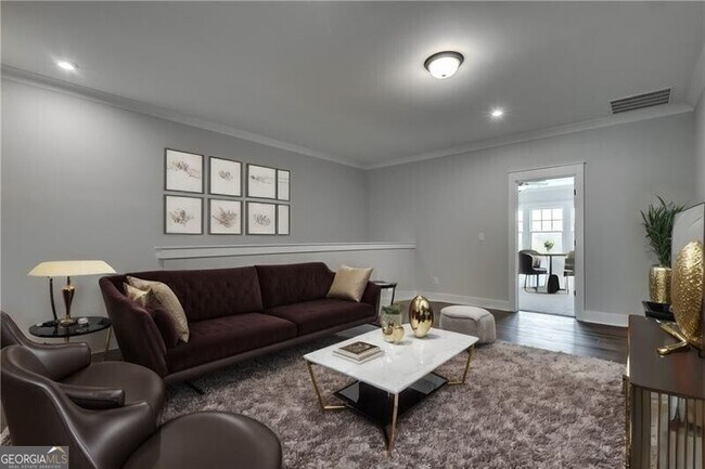 Building Photo - 425 Maplewood Dr