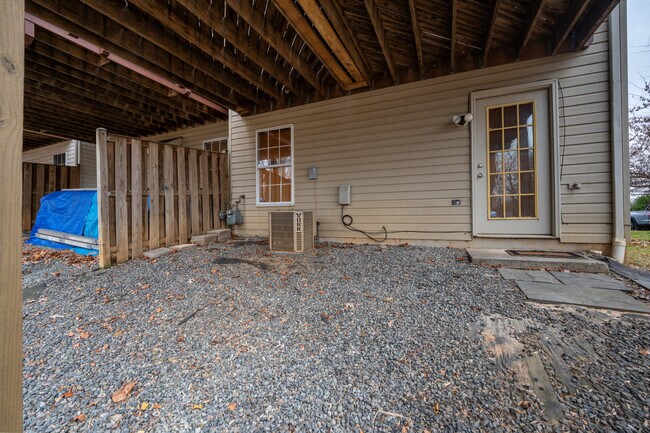 Building Photo - 20821 Shamrock Glen Cir