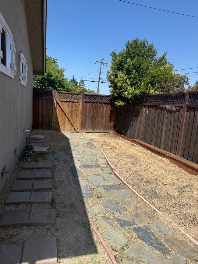 Building Photo - Charming 3 Bedroom, 2 Bathroom Livermore Home with Pool & Private Backyard Oasis