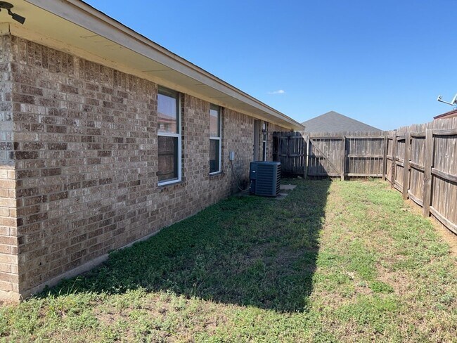 Building Photo - 4303 Elms Run Cir