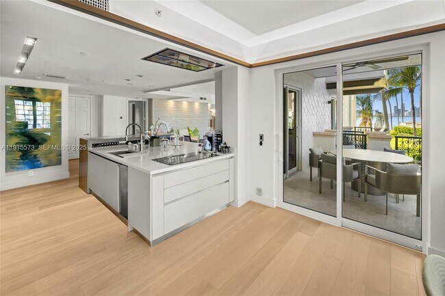 Building Photo - 4924 Fisher Island Dr