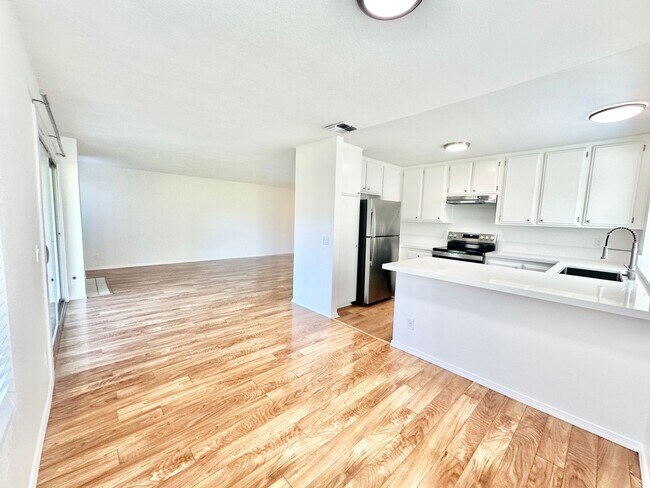 Building Photo - 1652 Pala Lake Dr