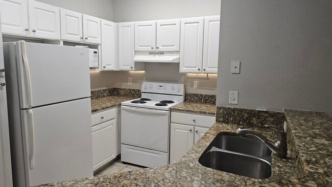 Building Photo - Spacious Two Bedroom Johns Island Condo