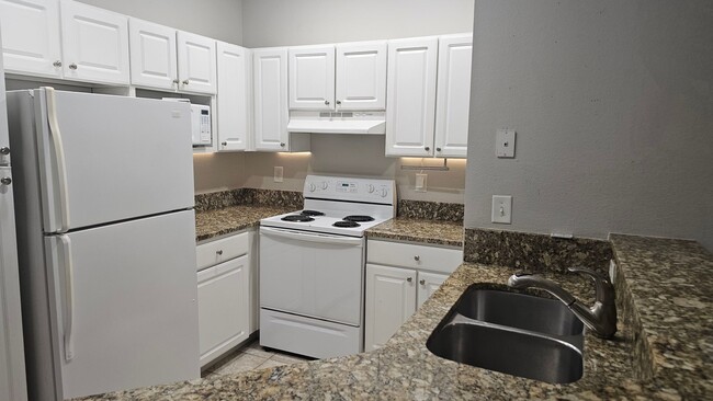 Building Photo - Spacious Two Bedroom Johns Island Condo Ri...