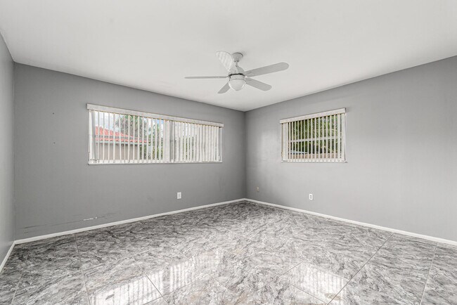 Building Photo - 925 SE Osceola St