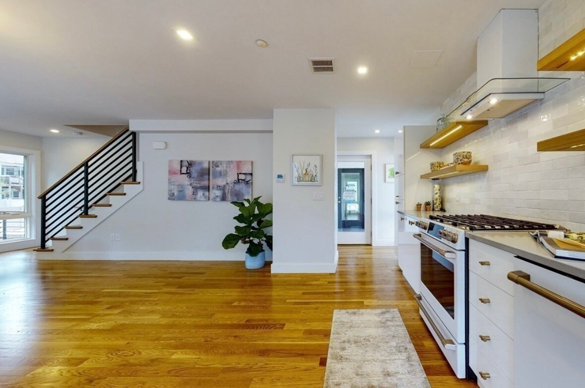 Kitchen & dining area - 58 Lincoln St
