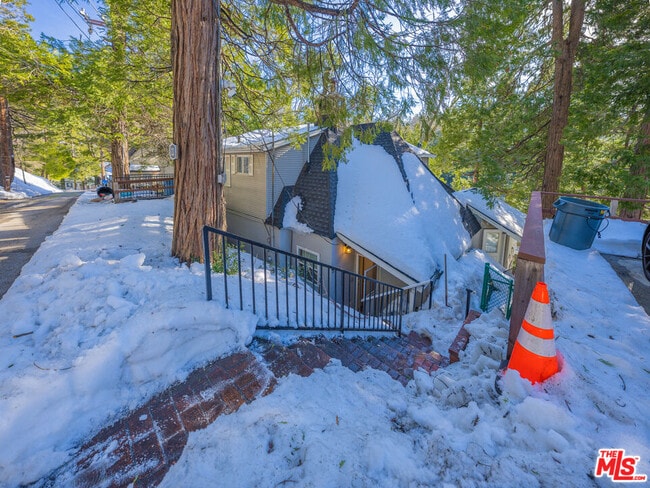 Building Photo - 233 Corona Cir