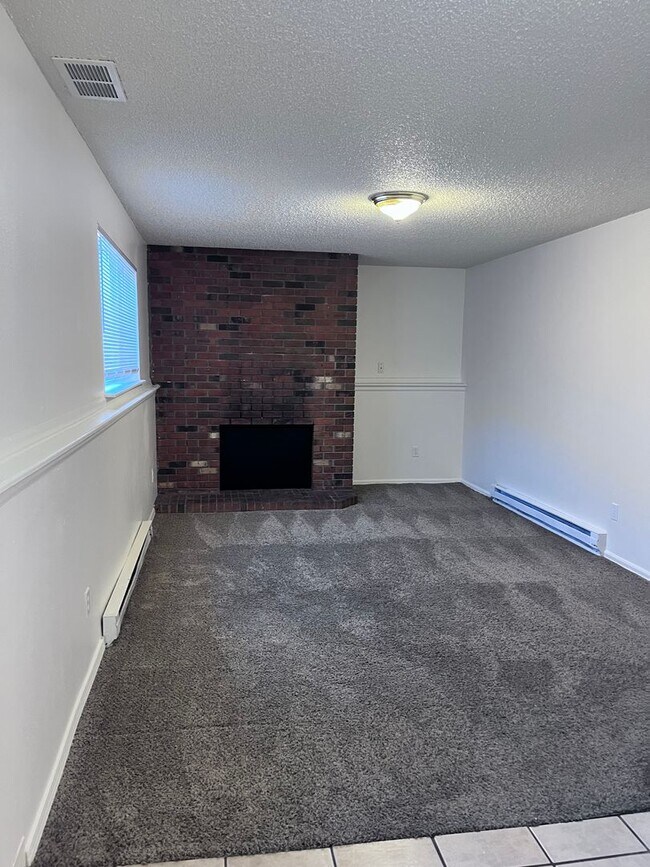 Building Photo - 139 W 45th St
