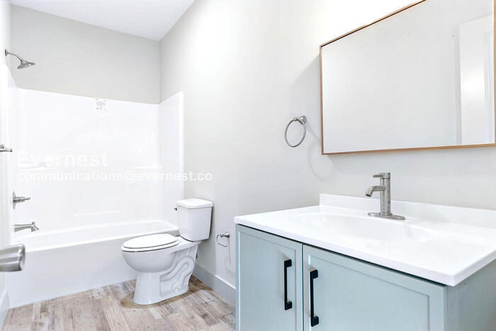 Building Photo - 1617 Roanoke Ave