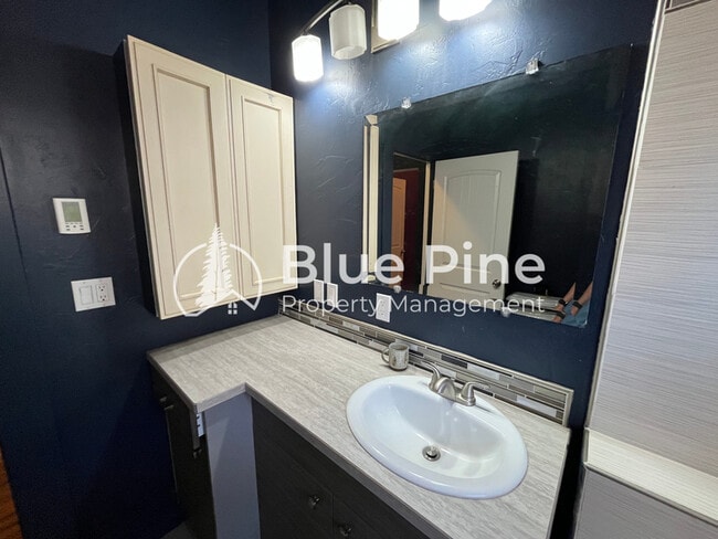 Building Photo - 542 K St