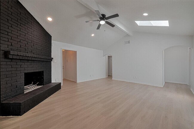 Building Photo - 6219 Canada Dr
