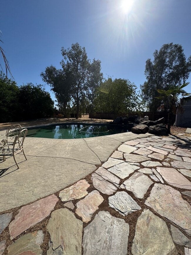 Building Photo - 3 Bed, 3 Bath Country Home with Pool