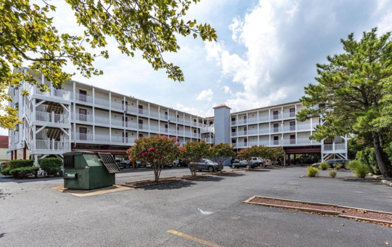 Building Photo - 300 Robin Dr