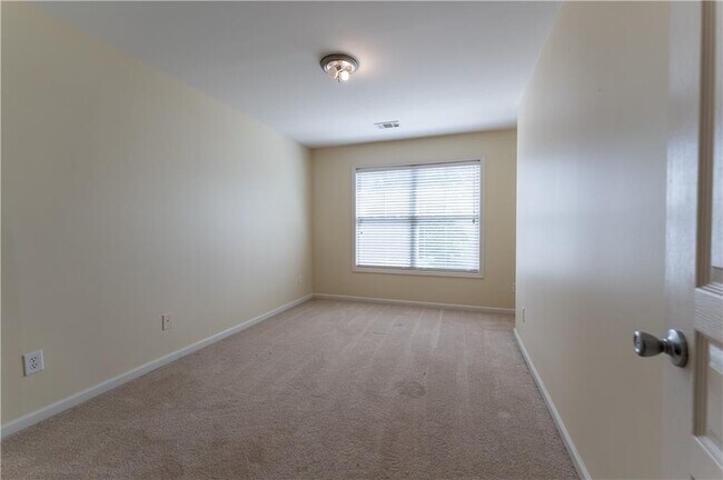 Building Photo - 6210 Elmshorn Way