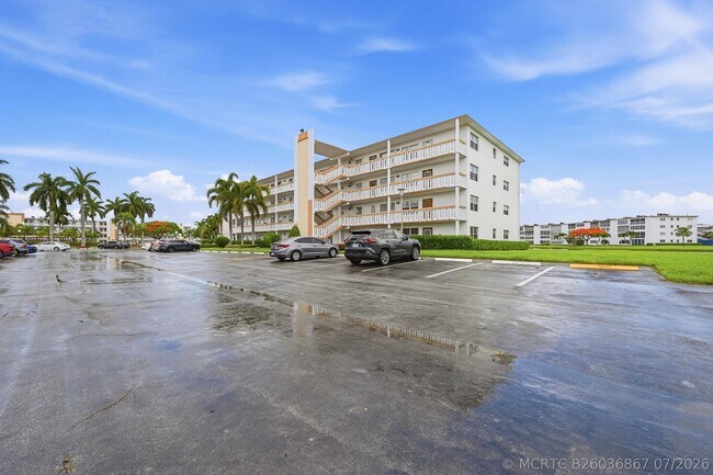 Building Photo - 1043 Cornwall C