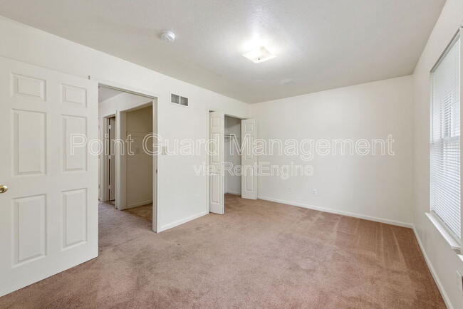 Building Photo - 955 Leroy St