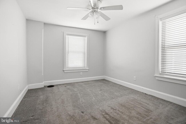 Building Photo - 33 E Front St