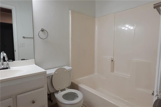 Building Photo - 5504 Estates Ct