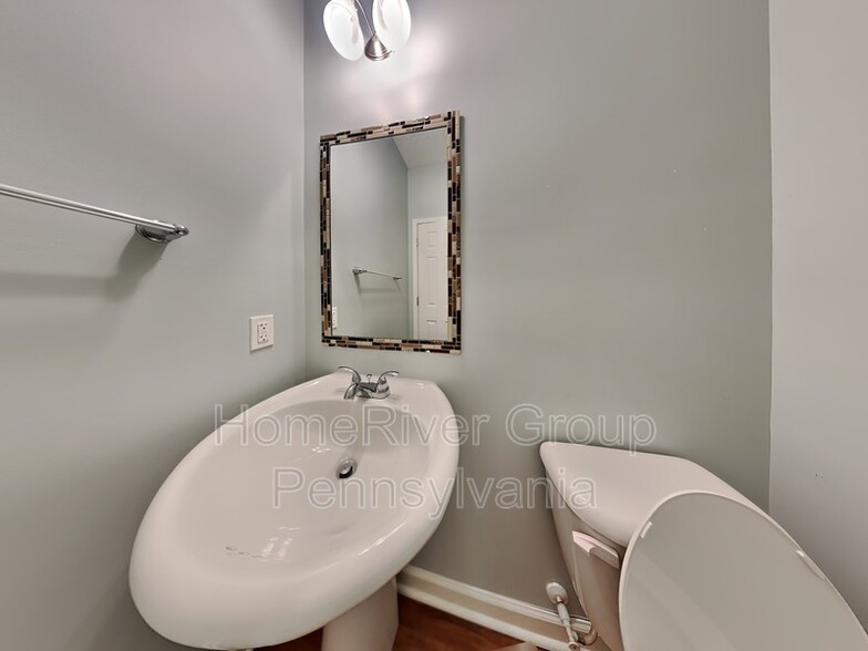 Building Photo - 1505 Canterbury Dr