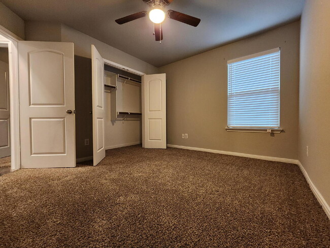 Building Photo - "Beautiful 3 Bedroom, 2 Bathroom Home for ...
