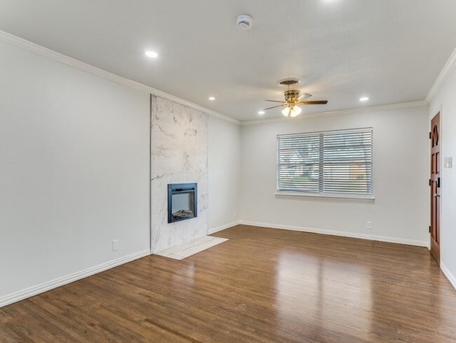 Building Photo - 1404 Ravenwood Dr