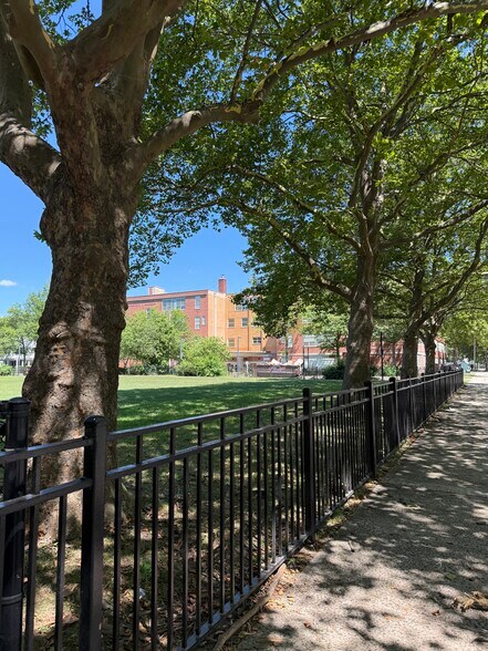 Lincoln-Bassett Community School - 113 Ivy St
