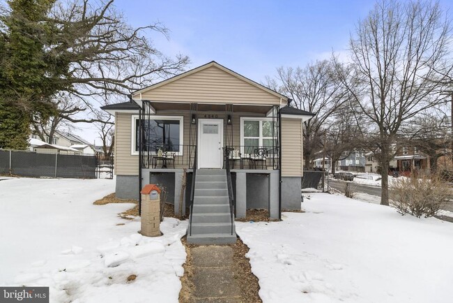 Building Photo - 4840 Hayes St NE