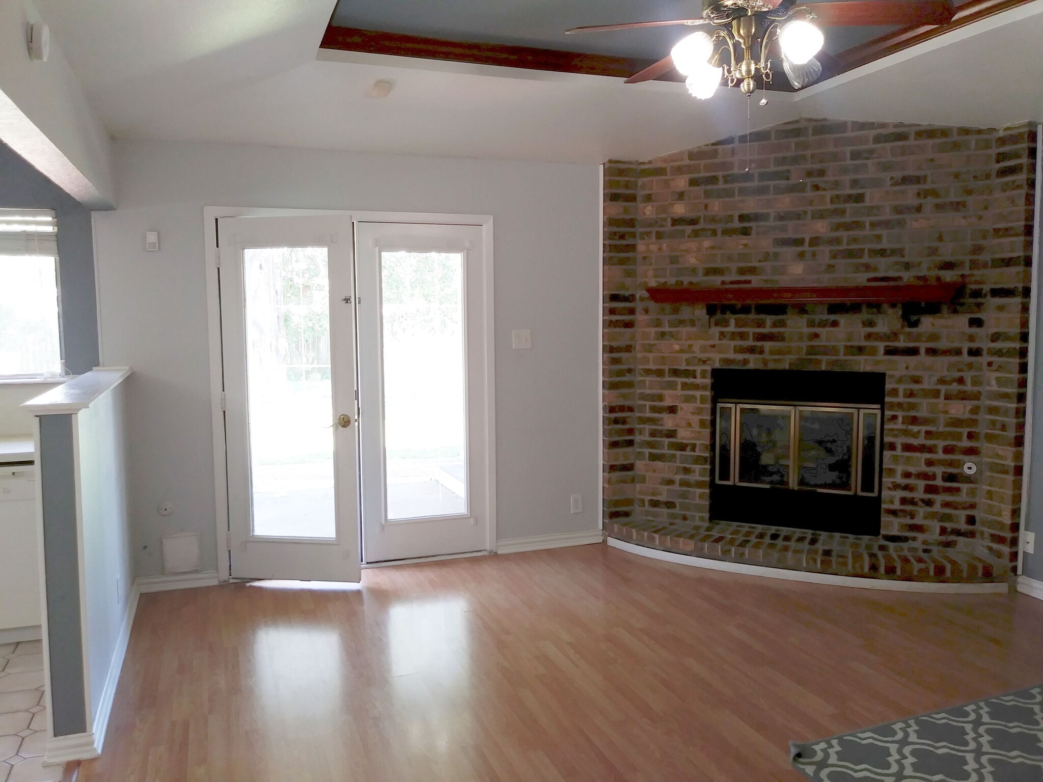 Family room - 617 Hardy Ave