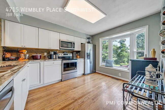 Building Photo - 4715 Wembley Pl SW