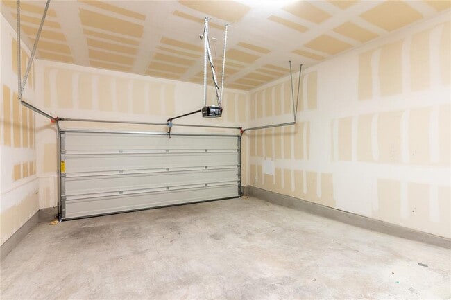 Building Photo - 605 W South St