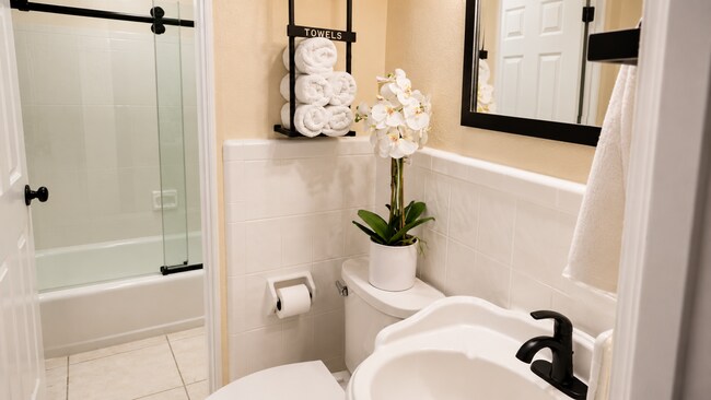 Building Photo - FURNISHED Beautiful Pool Home x Rent in Winter Park Close to Rollins College !
