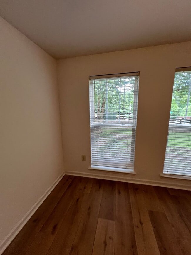 Building Photo - 16-1611 Summers