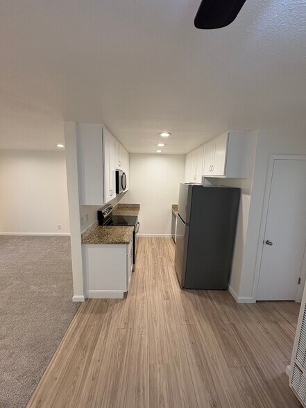 Kitchen / Kitchen Nook - 4260 Clayton Rd