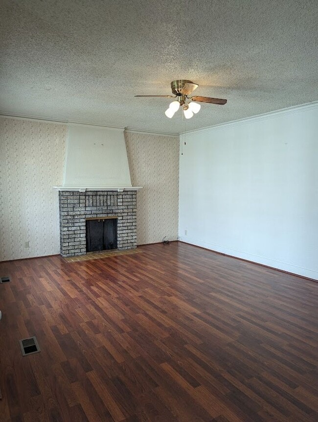 Building Photo - Charming 3 bedroom Normal Hill house