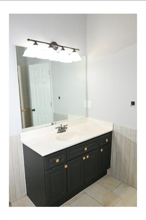 Building Photo - 3885 Waterford Dr