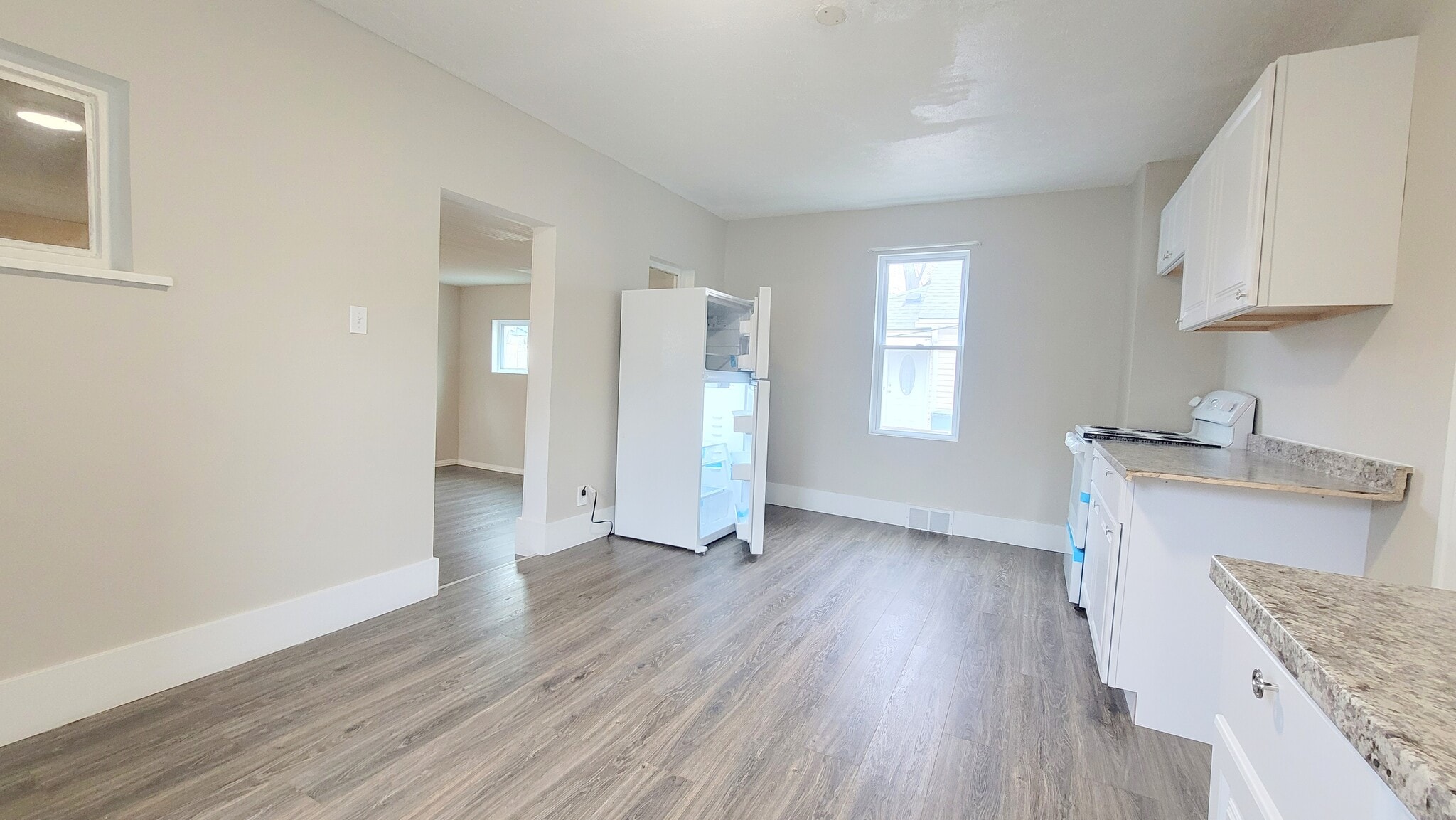 Building Photo - 3988 Lake Ave