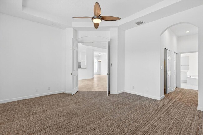 Building Photo - 6532 SE Broadmoor Ln
