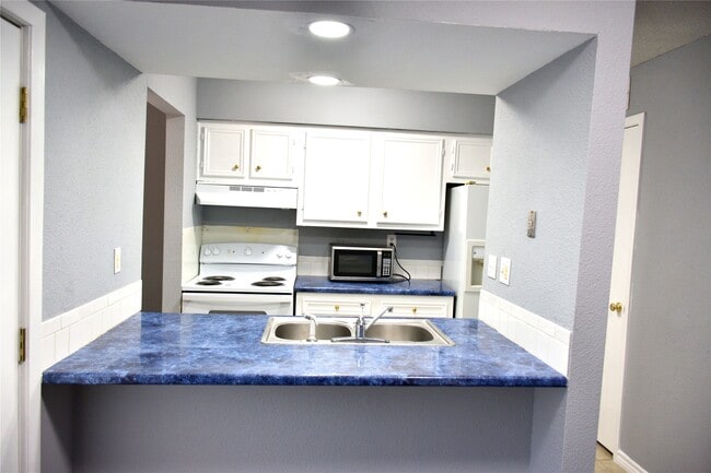 Building Photo - 250 El Dorado Blvd