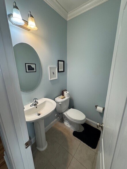 main floor bathroom - 9503 Westchire Ct