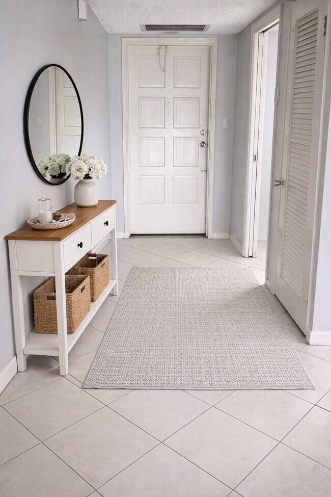 Building Photo - 3050 N Course Dr