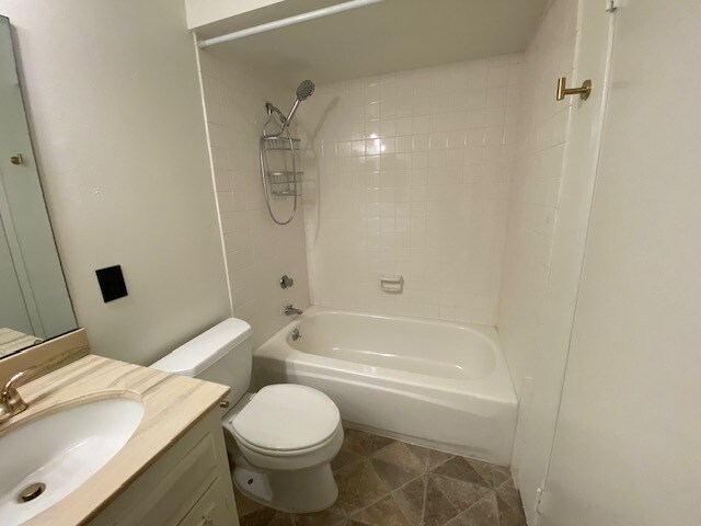 Building Photo - 4800 Williamsburg Ln