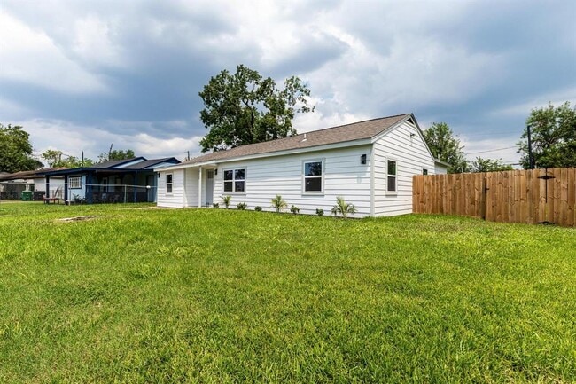 Building Photo - 9529 Fairland Dr