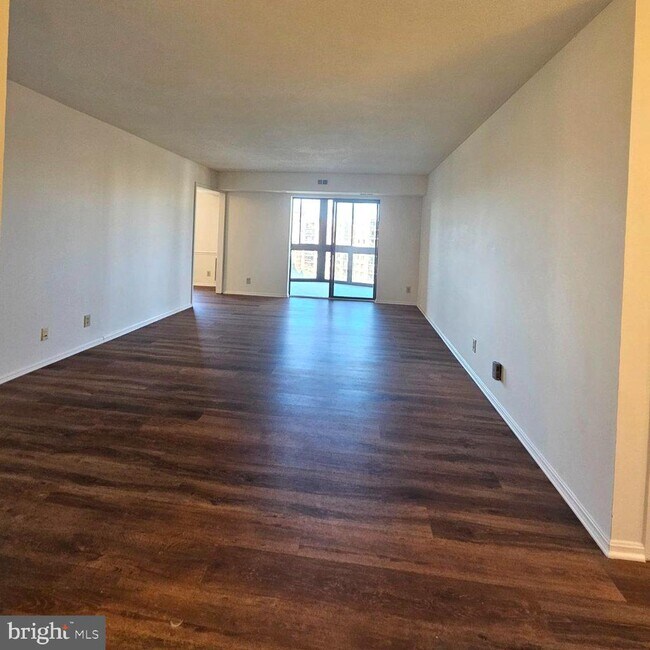 Building Photo - 8340 Greensboro Dr